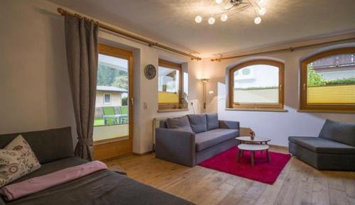 Apartment with Mountain View