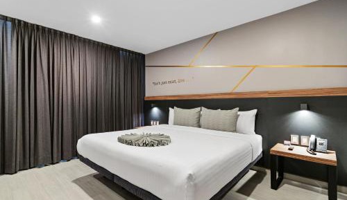 Deluxe King Room