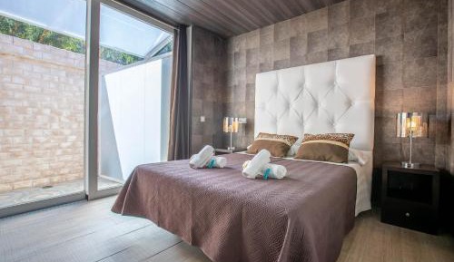 Deluxe Queen Room