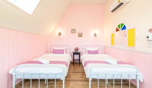 Standard Twin Room with Mountain View