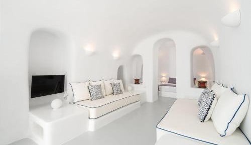  Grand Suite with Indoor Plunge Pool, Terrace and Blue Domes View