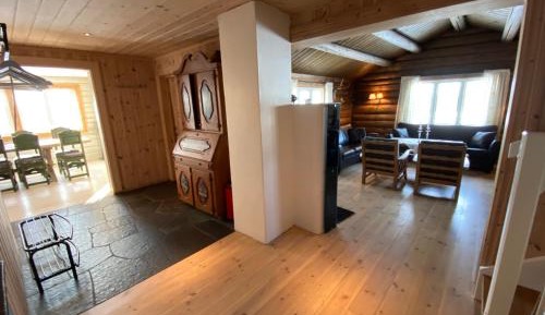 Five-Bedroom Cottage (14 Adults)