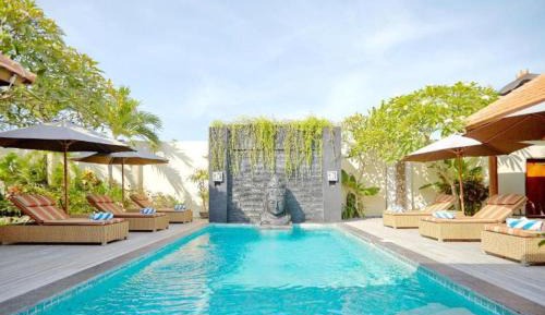 Four-Bedroom Villa with Private Pool with Free Airport Pick Up and Floating Breakfast