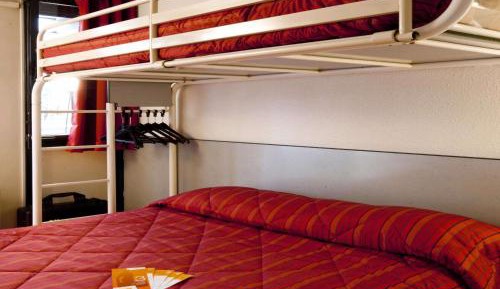 Triple Room (1 Double Bed + 1 Single Bed)