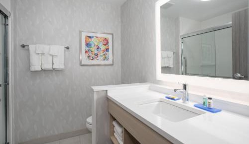 Standard Queen Room with Two Queen Beds and Mobility Accessible Tub