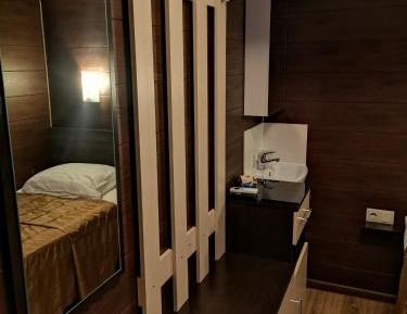 Single Capsule Bed on Lower ground floor  - No Window