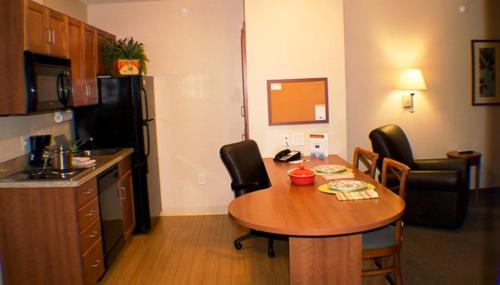One-Bedroom Queen Suite - Non-Smoking