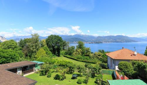 Apartment with Lake View
