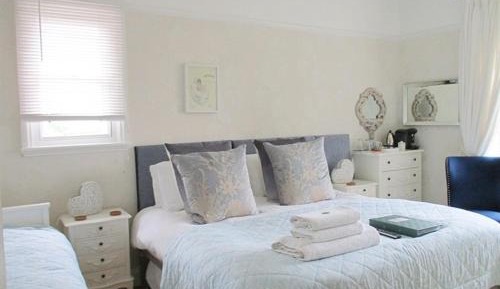 Deluxe Room (2 Adults + 1 Child)