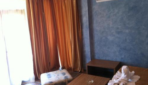 Deluxe Double Room (2 Adults + 1 Child)