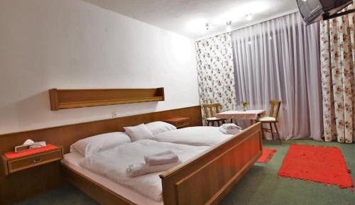 Economy Triple Room