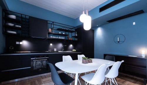 Blue and Peach Two Bedroom Apartment Free Parking
