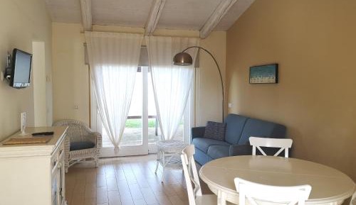 One-Bedroom Apartment with Pool View