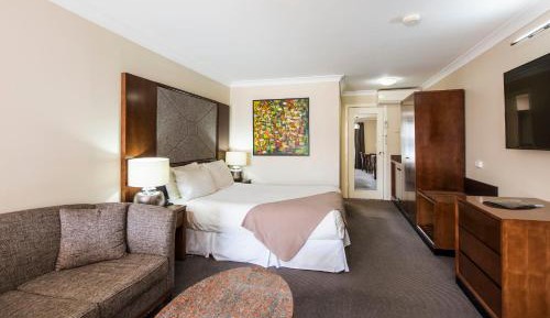 Deluxe Queen Room