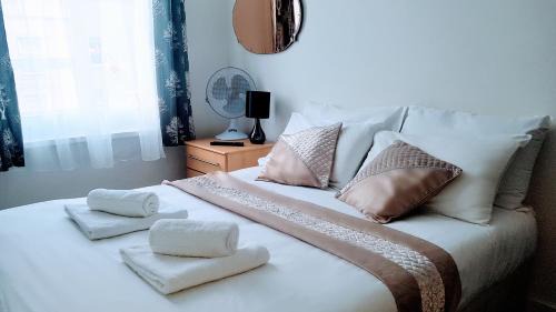 Double room with shared toilet and bathroom	