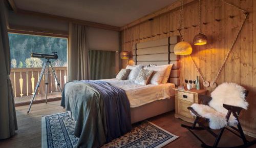 Valentine's Day Package - Corner Deluxe Room