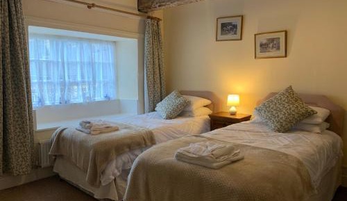 Standard Twin Room with Shared Bathroom