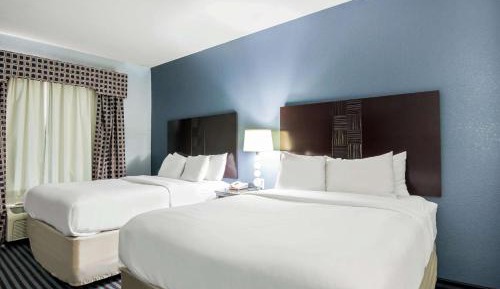 Queen Room with Two Queen Beds - Disability Access - Non-Smoking