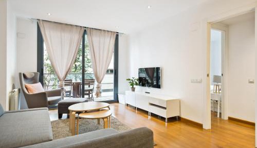 Two-Bedroom Apartment With Patio And Balcony 1.4