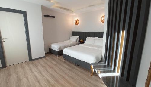 Deluxe Family Room