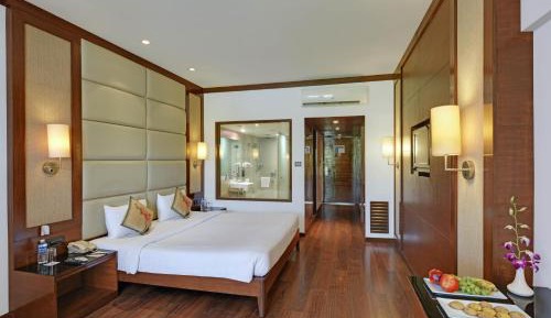 Deluxe King Room With Bath tub & 15% discount on Food & Beverages
