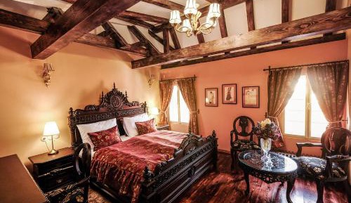 Deluxe Double Room (1 adult + 1 child)