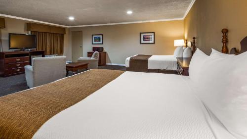 Deluxe Queen Room with Two Queen Beds
