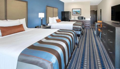 Queen Room with Two Queen Beds and Roll-In Shower - Mobility/Hearing Accessible - Non-Smoking
