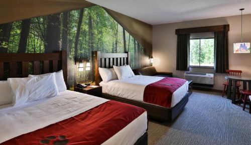 Deluxe Queen Suite