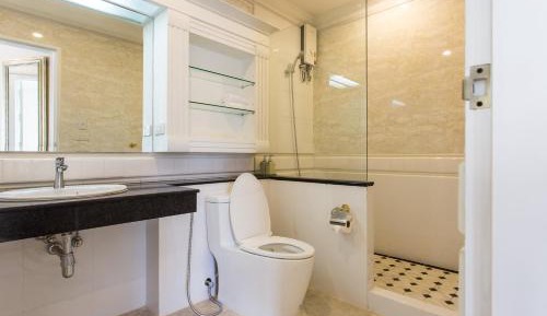 Single Room with Shared Bathroom