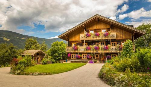 Apartment with Mountain View
