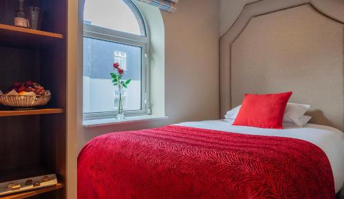 Petite Single Room