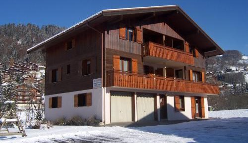 Apartment with Mountain View