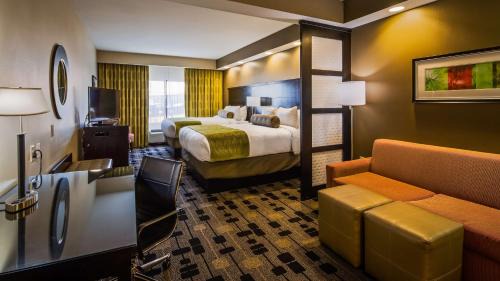 Queen Room with Two Queen Beds and Sofa Bed - Non-Smoking