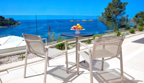 Two-Bedroom Apartment with Sea View