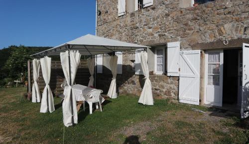 Two-Bedroom House (Ecurie)