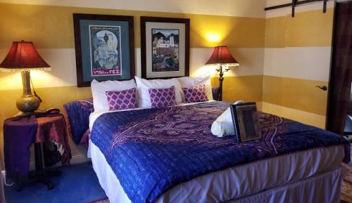King Room with Roll-In Shower - Disability Access