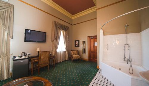 Superior Suite with Spa Bath