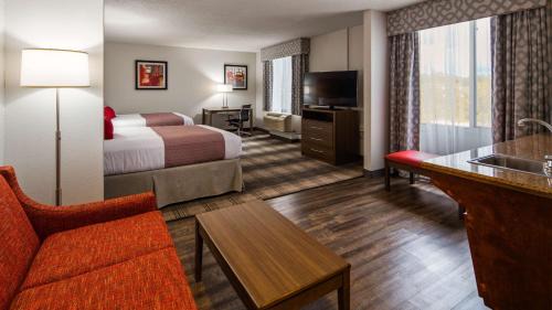Queen Suite with Two Queen Beds and Bath Tub - Disability Access