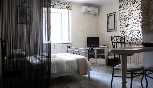 Studio (2-3 Adults)