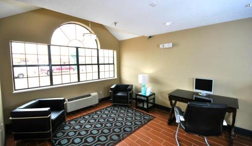 Mountain View with One Queen Bed - Second Floor - Q2