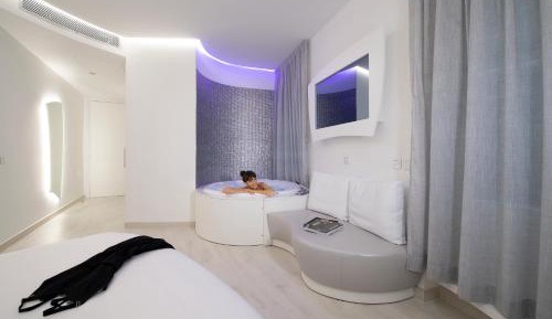 Deluxe Double Room with Bath
