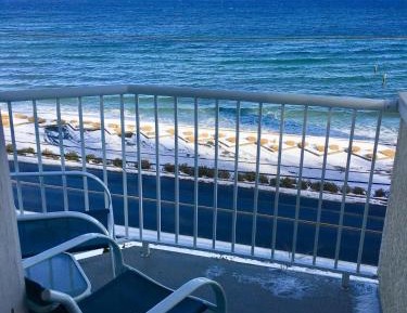 Deluxe King Room - One King Bed with Private Balcony and OCEAN VIEW