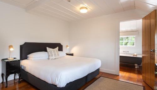 One-Bedroom Suite with Sea View
