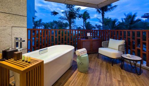 Peninsula Garden-View King Room