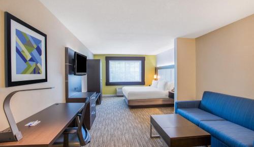 King Suite with Roll-In Shower - Disability Access/Non-Smoking
