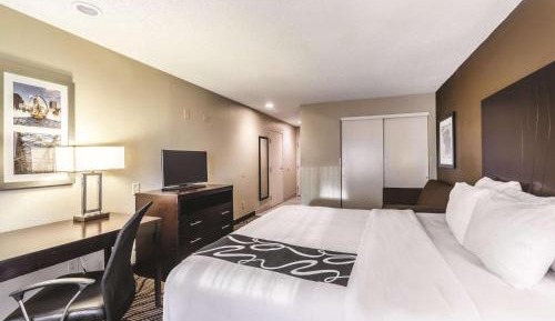 Deluxe King Room - Disability Access