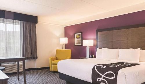 King Room with Bathtub - Mobility/Hearing Accessible - Non-Smoking