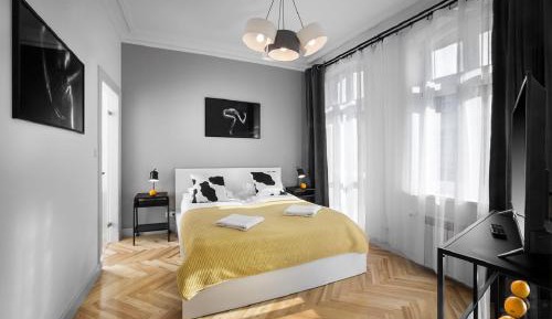 Two-Bedroom Deluxe Apartment with Balcony