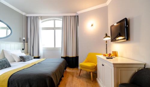 Superior Double or Twin Room with Lake View